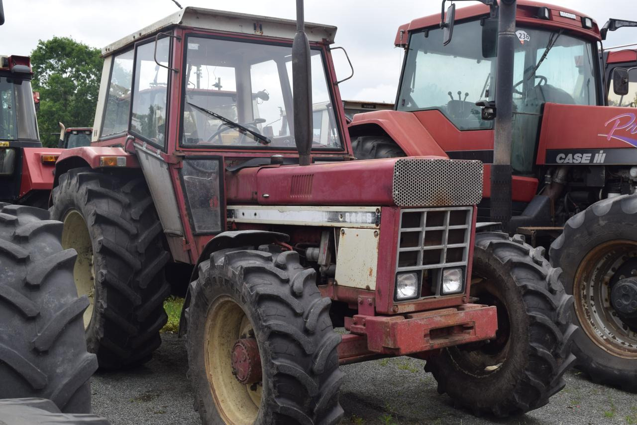 Case-IH 844 A/S - 장궤형 트랙터 : 사진 1 Case-IH 844 A/S - 장궤형 트랙터 : 사진 1