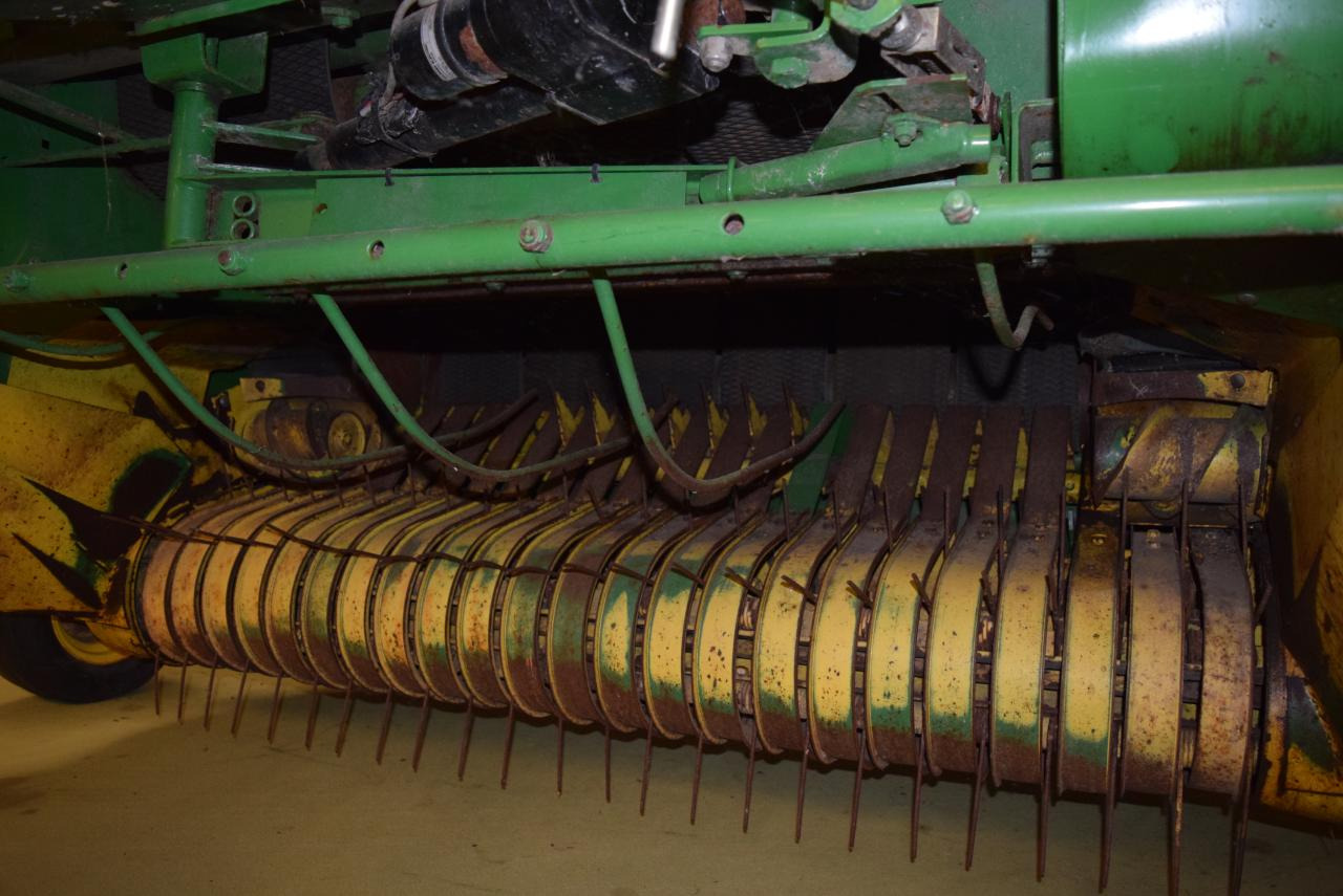 John Deere 580 - 원형 베일러 : 사진 5 John Deere 580 - 원형 베일러 : 사진 5