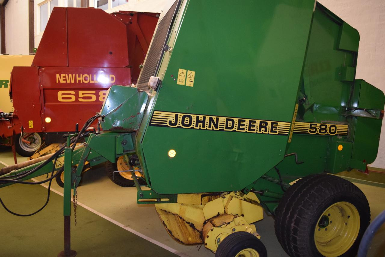 John Deere 580 - 원형 베일러 : 사진 2 John Deere 580 - 원형 베일러 : 사진 2