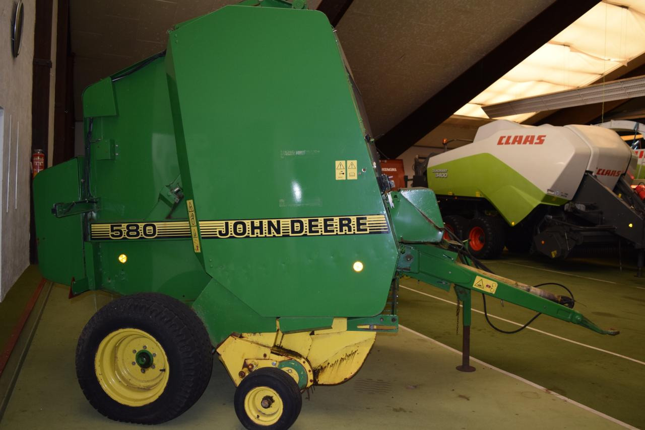 John Deere 580 - 원형 베일러 : 사진 2 John Deere 580 - 원형 베일러 : 사진 2