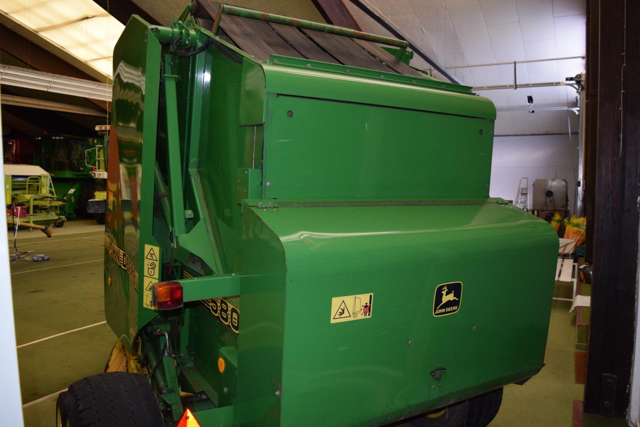 John Deere 580 - 원형 베일러 : 사진 4 John Deere 580 - 원형 베일러 : 사진 4