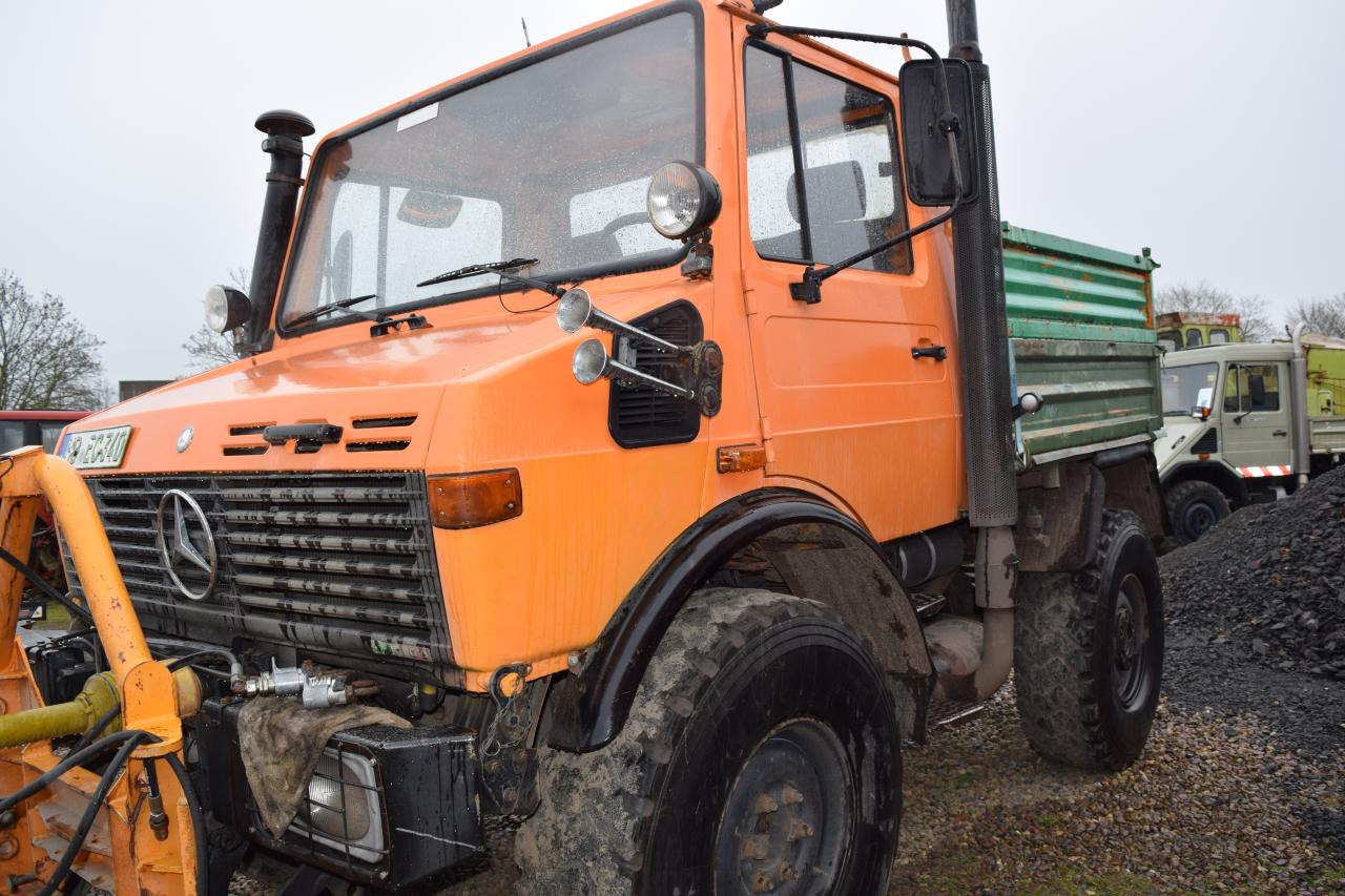 Mercedes-Benz Unimog U1200 - 장궤형 트랙터 : 사진 3 Mercedes-Benz Unimog U1200 - 장궤형 트랙터 : 사진 3