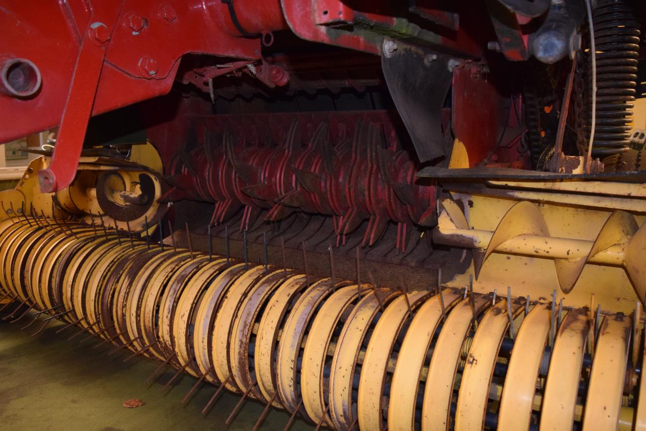 원형 베일러 New Holland BR 750 CropCutter : 사진 6