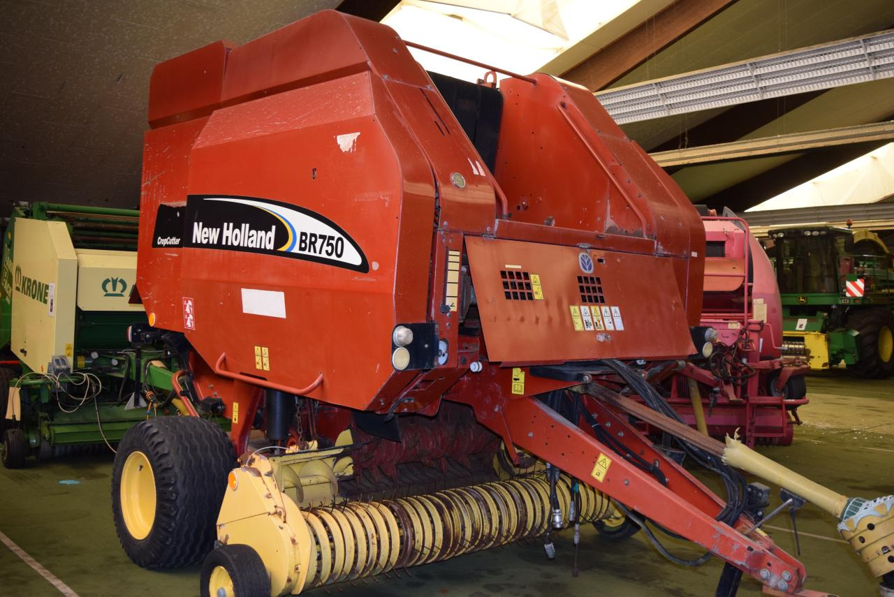 New Holland BR 750 CropCutter - 원형 베일러 : 사진 2 New Holland BR 750 CropCutter - 원형 베일러 : 사진 2