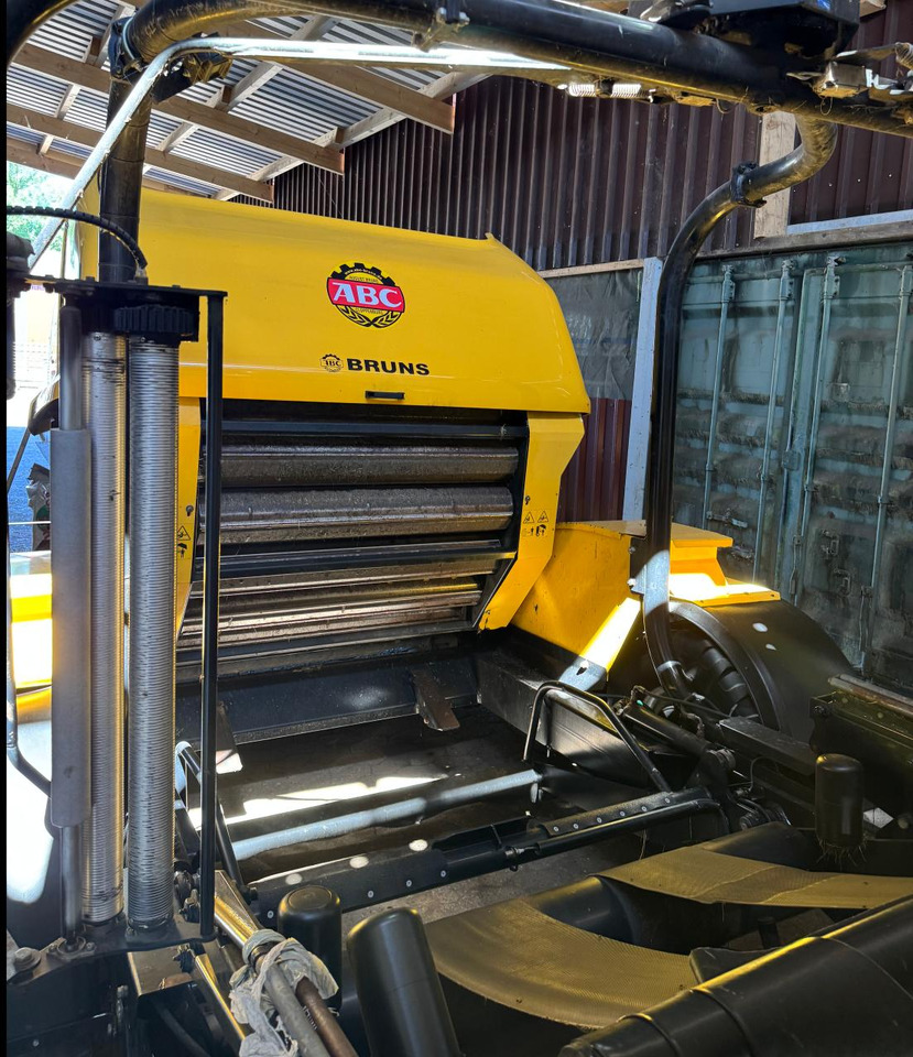 New Holland Rooll Baler 125 Combi - 원형 베일러 : 사진 4 New Holland Rooll Baler 125 Combi - 원형 베일러 : 사진 4