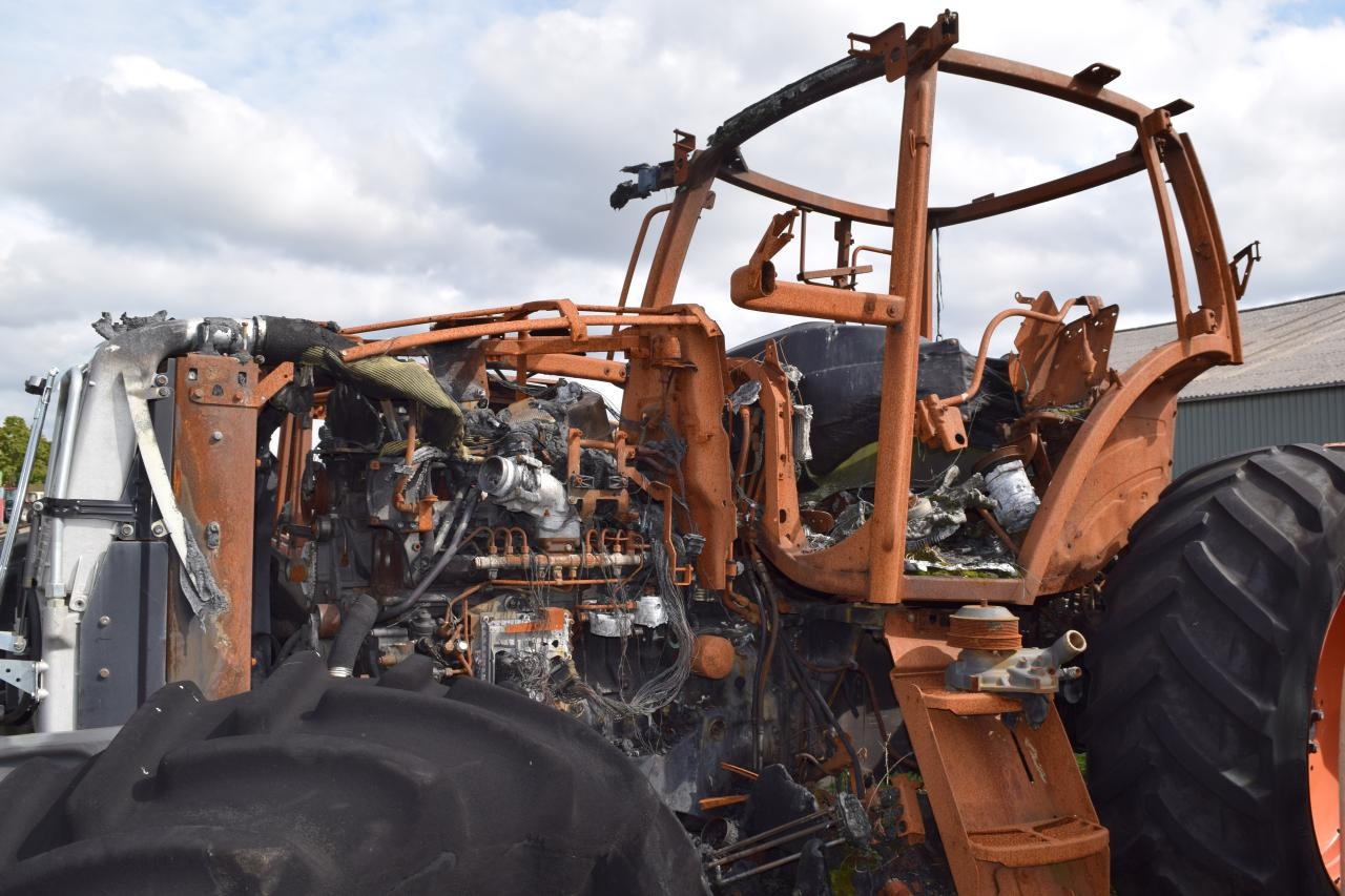 Valtra T234 *zur Teileverwertung* - 장궤형 트랙터 : 사진 4 Valtra T234 *zur Teileverwertung* - 장궤형 트랙터 : 사진 4