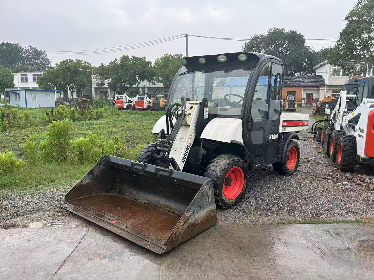 BOBCAT 5600 Toolcat - 스키드 스티어 로더 : 사진 3 BOBCAT 5600 Toolcat - 스키드 스티어 로더 : 사진 3