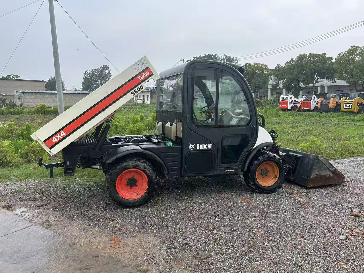 BOBCAT 5600 Toolcat - 스키드 스티어 로더 : 사진 2 BOBCAT 5600 Toolcat - 스키드 스티어 로더 : 사진 2