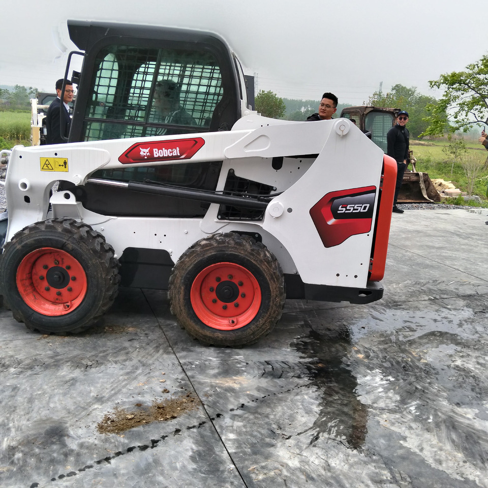 BOBCAT S550 - 스키드 스티어 로더 : 사진 3 BOBCAT S550 - 스키드 스티어 로더 : 사진 3
