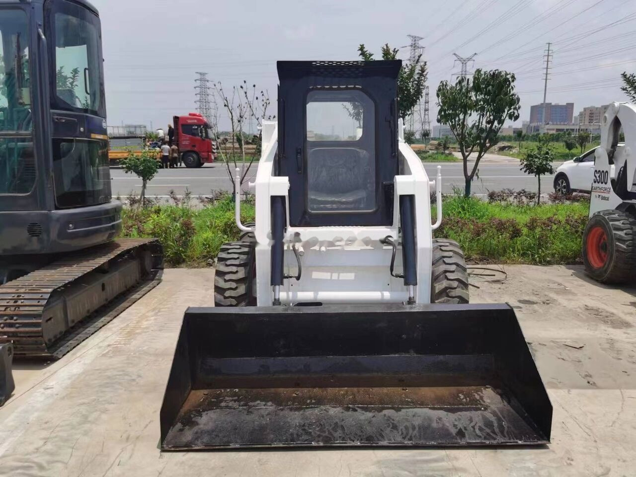 Bobcat S130 - 스키드 스티어 로더 : 사진 2 Bobcat S130 - 스키드 스티어 로더 : 사진 2