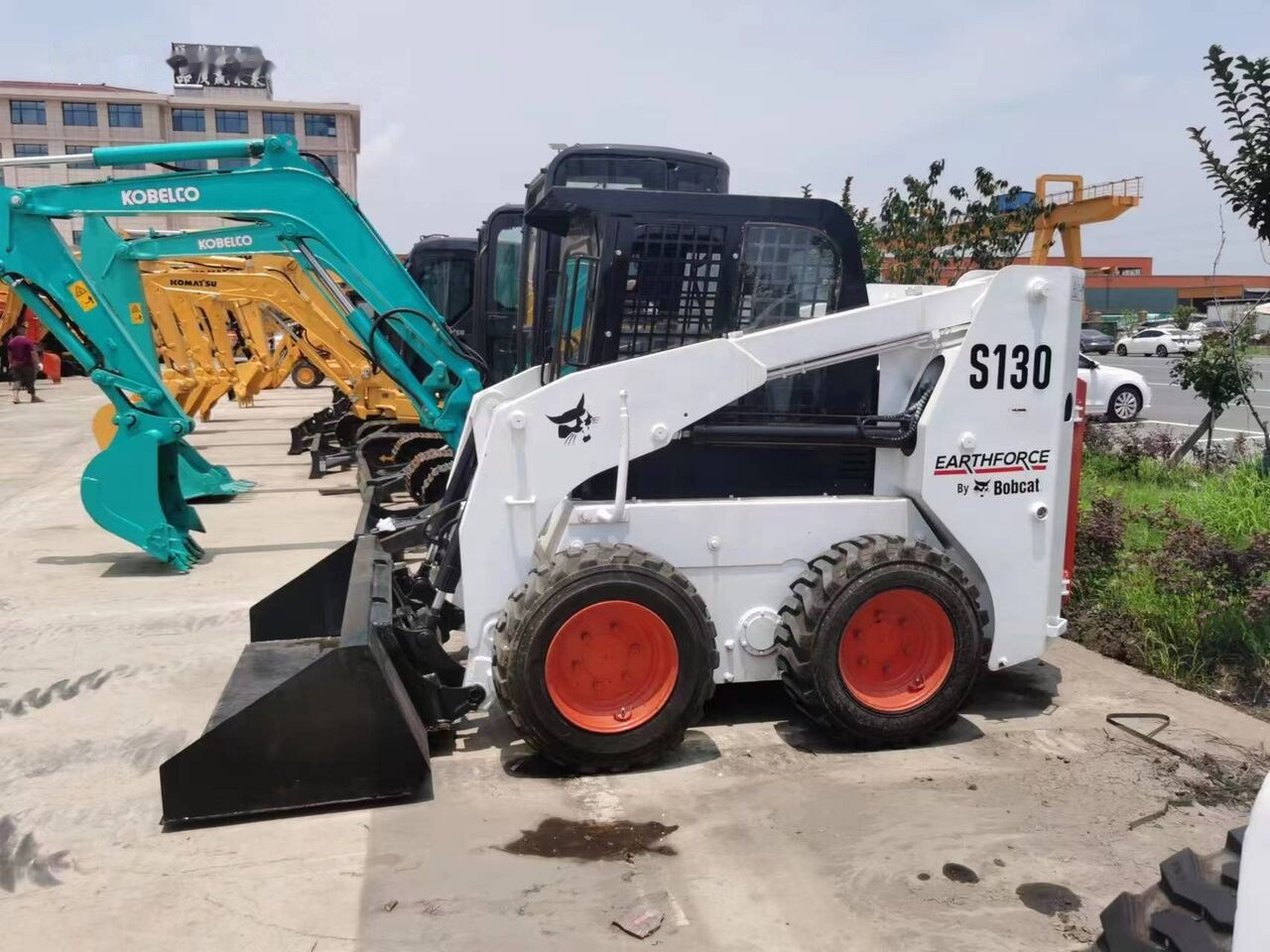 Bobcat S130 - 스키드 스티어 로더 : 사진 1 Bobcat S130 - 스키드 스티어 로더 : 사진 1