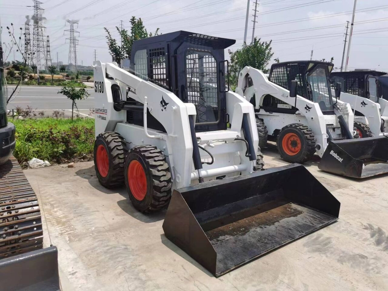 Bobcat S130 - 스키드 스티어 로더 : 사진 5 Bobcat S130 - 스키드 스티어 로더 : 사진 5