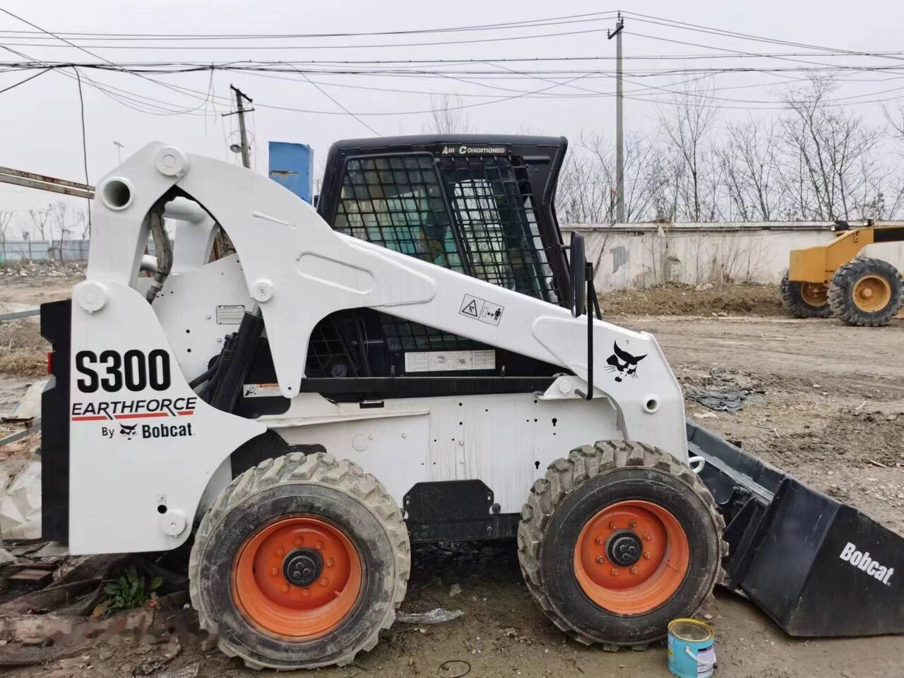Bobcat S300 - 스키드 스티어 로더 : 사진 1 Bobcat S300 - 스키드 스티어 로더 : 사진 1