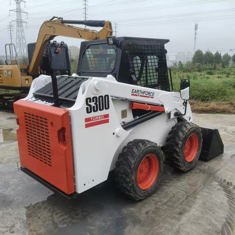 Bobcat S300 - 스키드 스티어 로더 : 사진 4 Bobcat S300 - 스키드 스티어 로더 : 사진 4