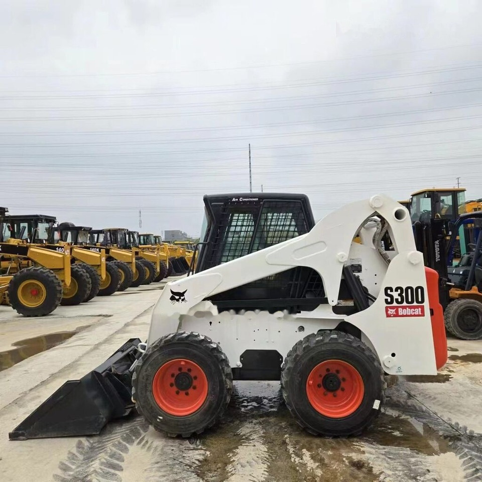 Bobcat S300 - 스키드 스티어 로더 : 사진 1 Bobcat S300 - 스키드 스티어 로더 : 사진 1