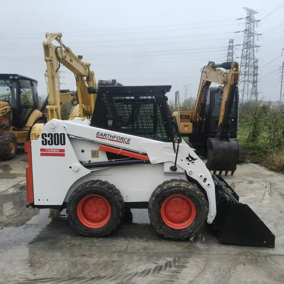 Bobcat S300 - 스키드 스티어 로더 : 사진 5 Bobcat S300 - 스키드 스티어 로더 : 사진 5
