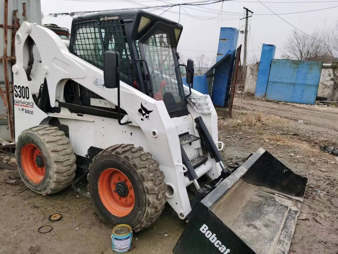 Bobcat S300 - 스키드 스티어 로더 : 사진 5 Bobcat S300 - 스키드 스티어 로더 : 사진 5