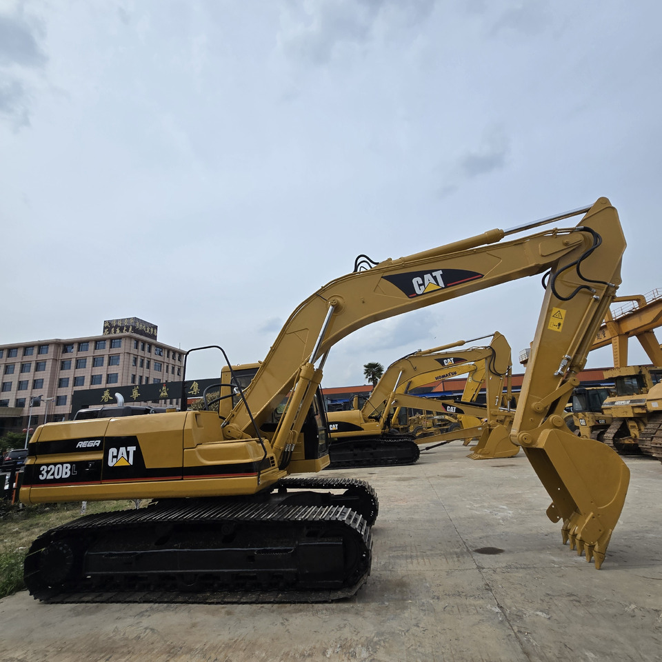 CATERPILLAR 320BL - 크롤러 굴삭기 : 사진 1 CATERPILLAR 320BL - 크롤러 굴삭기 : 사진 1