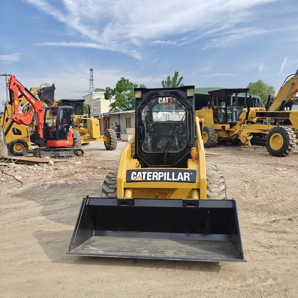 스키드 스티어 로더 Caterpillar 226B : 사진 8 스키드 스티어 로더 Caterpillar 226B : 사진 8