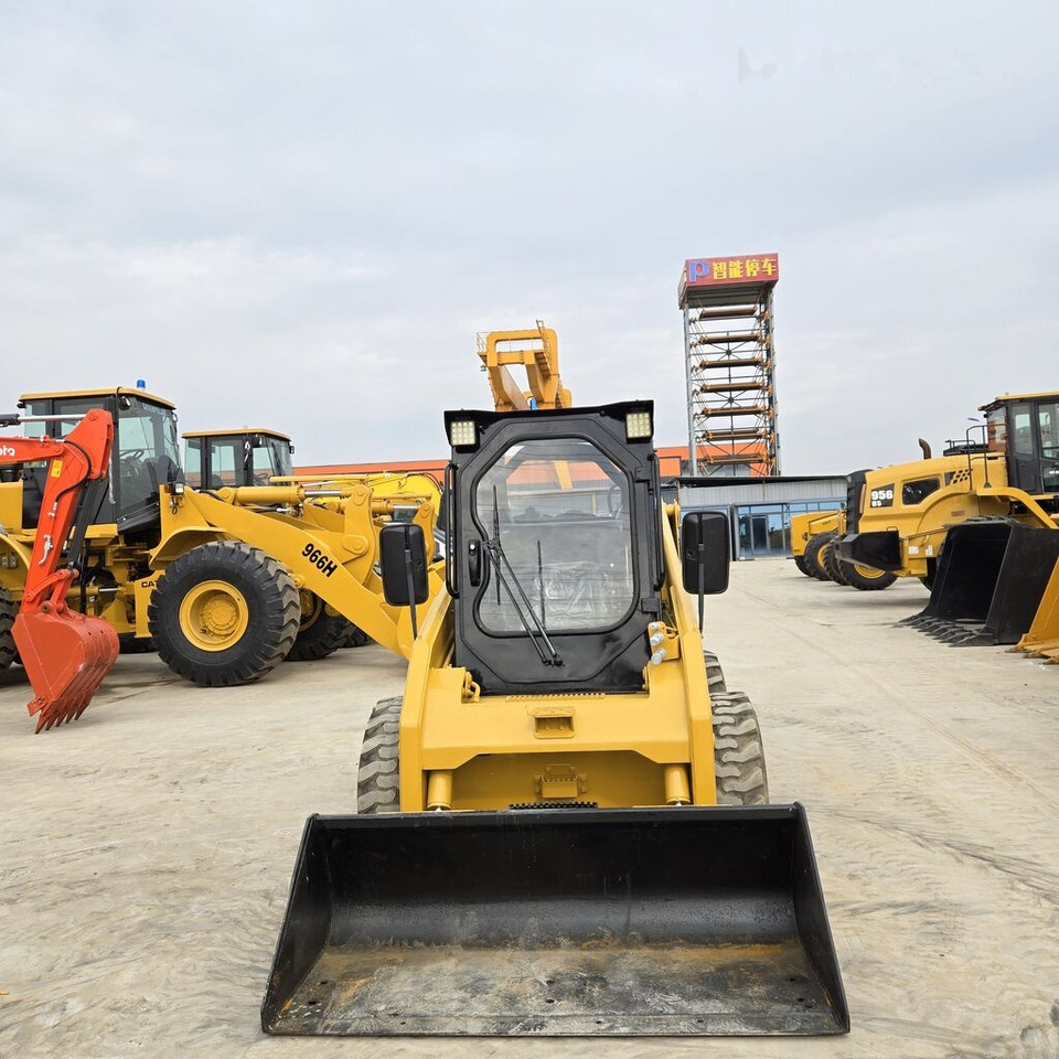 스키드 스티어 로더 Caterpillar 246D : 사진 6 스키드 스티어 로더 Caterpillar 246D : 사진 6