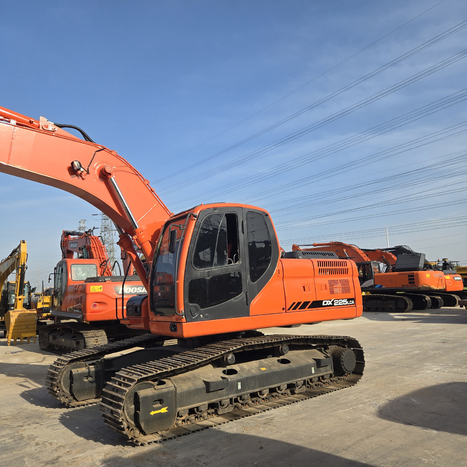 DOOSAN DX225LCA - 크롤러 굴삭기 : 사진 3 DOOSAN DX225LCA - 크롤러 굴삭기 : 사진 3