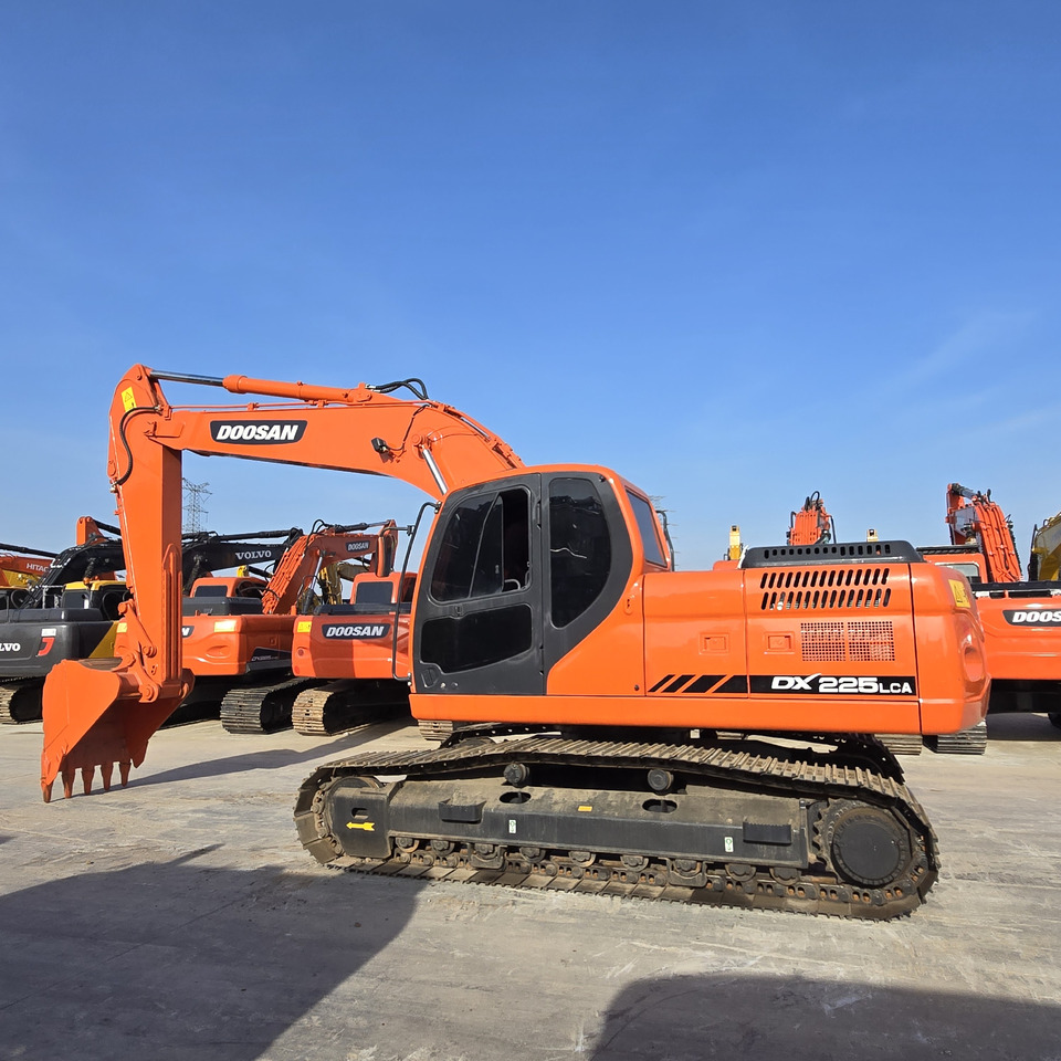 DOOSAN DX225LCA - 크롤러 굴삭기 : 사진 1 DOOSAN DX225LCA - 크롤러 굴삭기 : 사진 1