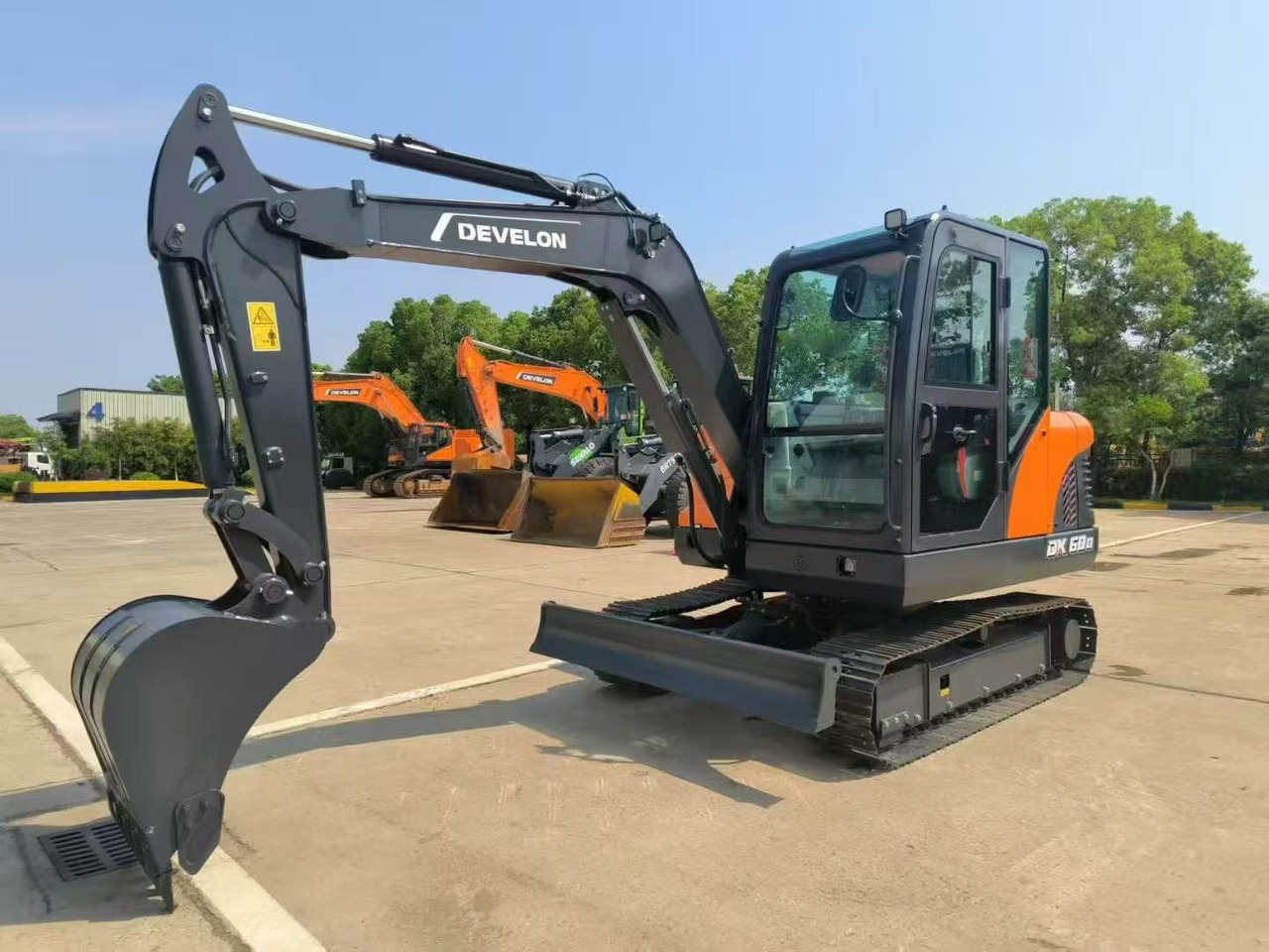 DOOSAN DX60D - 미니 굴삭기 : 사진 3 DOOSAN DX60D - 미니 굴삭기 : 사진 3