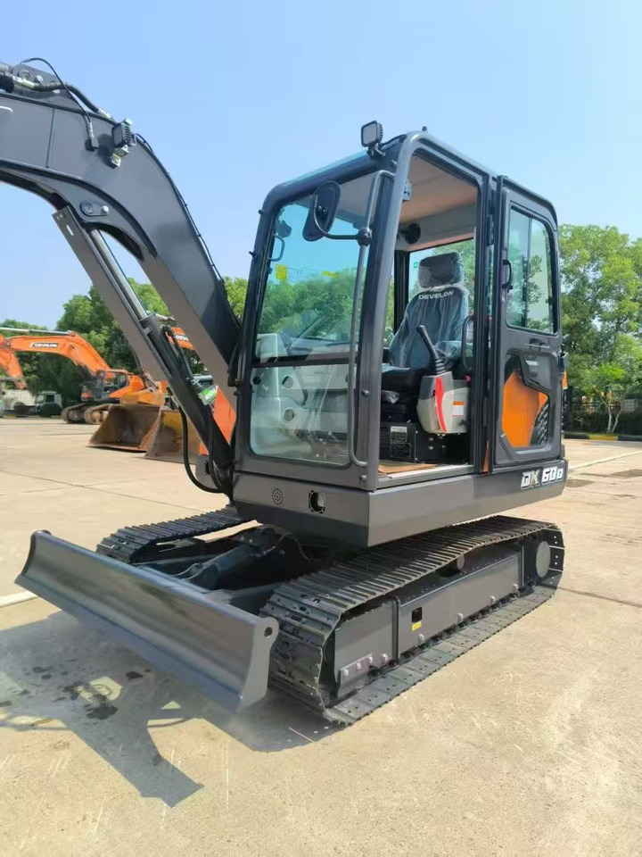 DOOSAN DX60D - 미니 굴삭기 : 사진 2 DOOSAN DX60D - 미니 굴삭기 : 사진 2