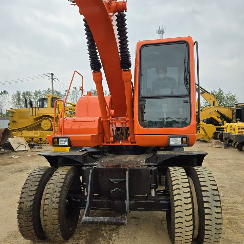 Doosan DH150W - 휠 굴삭기 : 사진 3 Doosan DH150W - 휠 굴삭기 : 사진 3