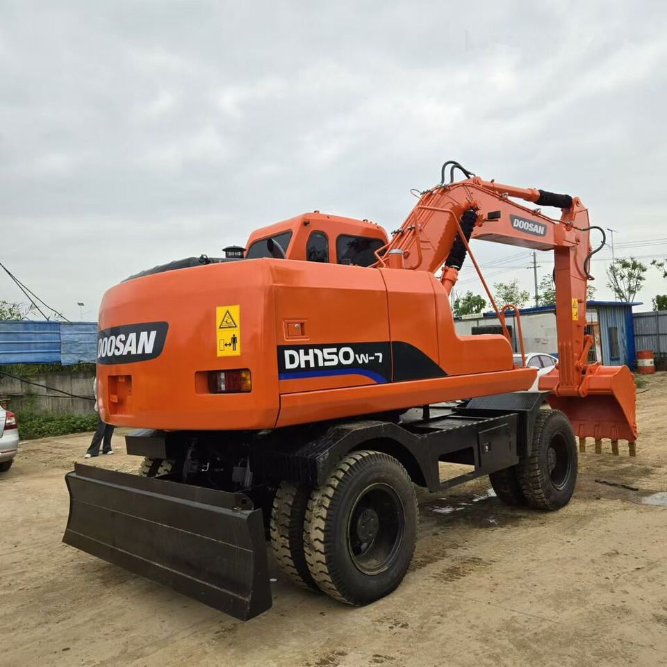 Doosan DH150W - 휠 굴삭기 : 사진 4 Doosan DH150W - 휠 굴삭기 : 사진 4