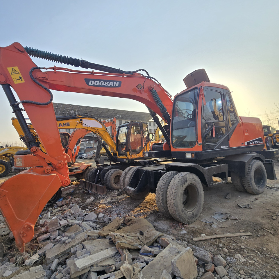 Doosan DX150W-9C - 휠 굴삭기 : 사진 3 Doosan DX150W-9C - 휠 굴삭기 : 사진 3