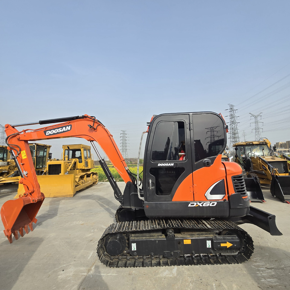 Doosan DX60 - 크롤러 굴삭기 : 사진 2 Doosan DX60 - 크롤러 굴삭기 : 사진 2