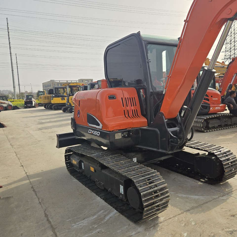 Doosan DX60 - 크롤러 굴삭기 : 사진 5 Doosan DX60 - 크롤러 굴삭기 : 사진 5