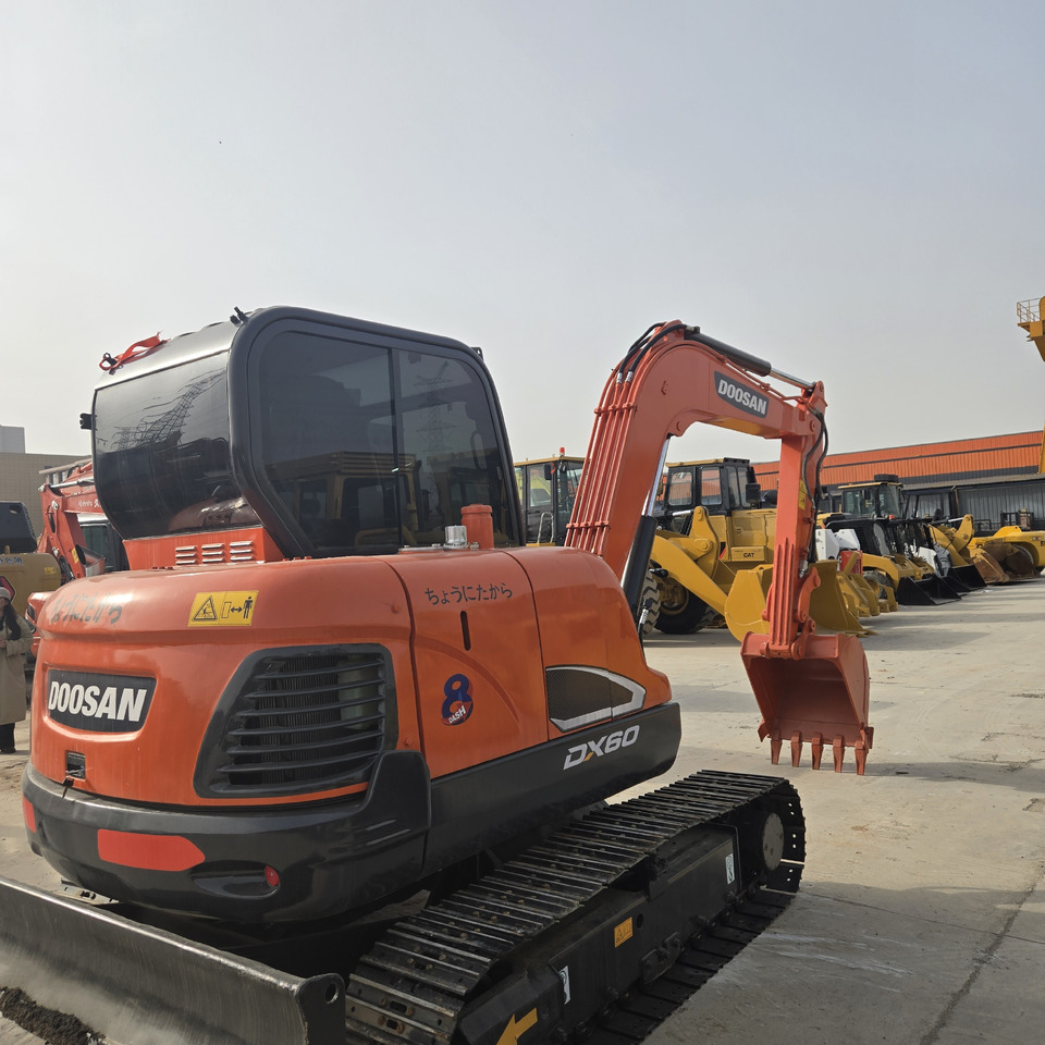 Doosan DX60 - 크롤러 굴삭기 : 사진 4 Doosan DX60 - 크롤러 굴삭기 : 사진 4