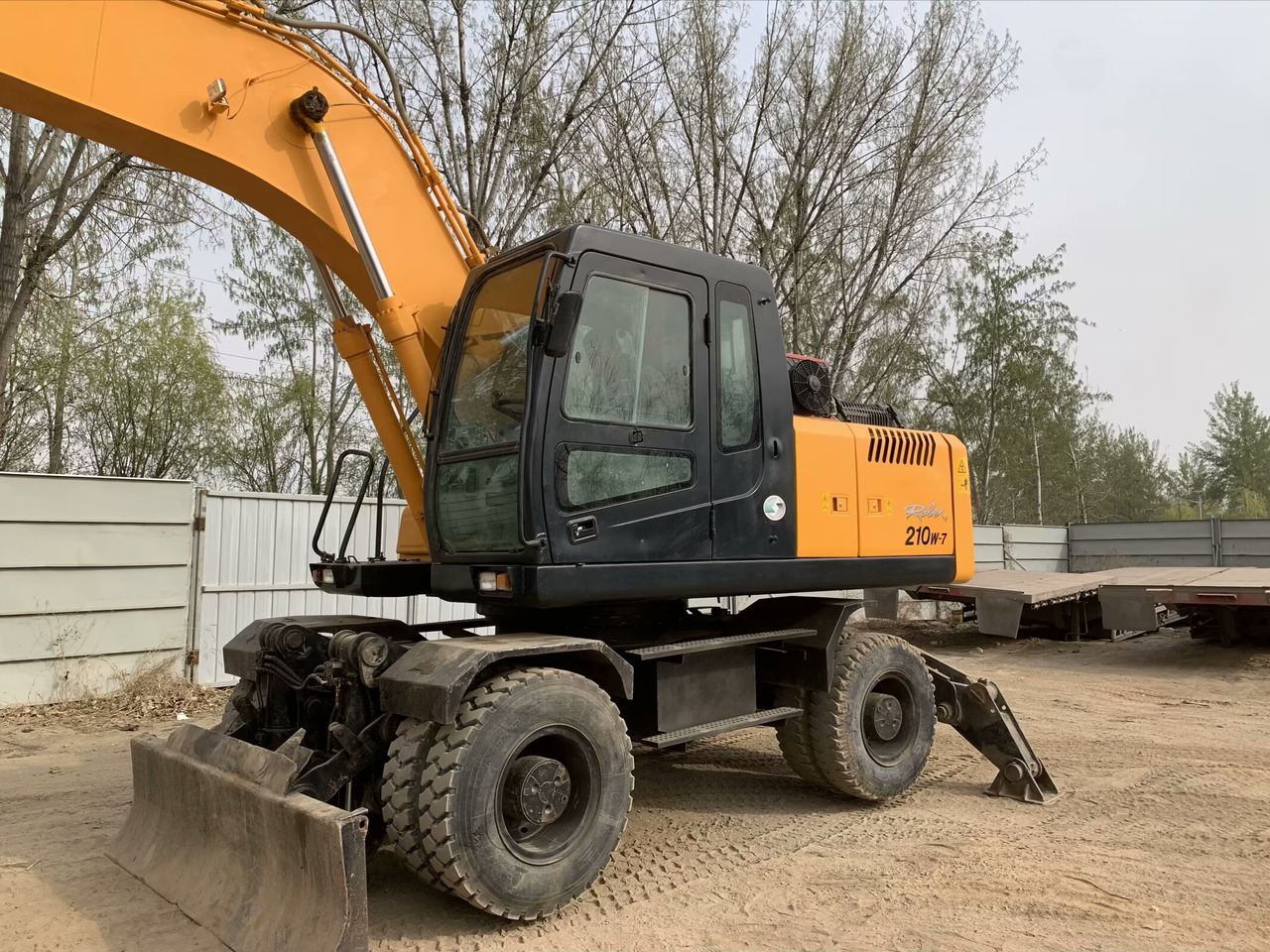 휠 굴삭기 Hyundai R210W-7 : 사진 7