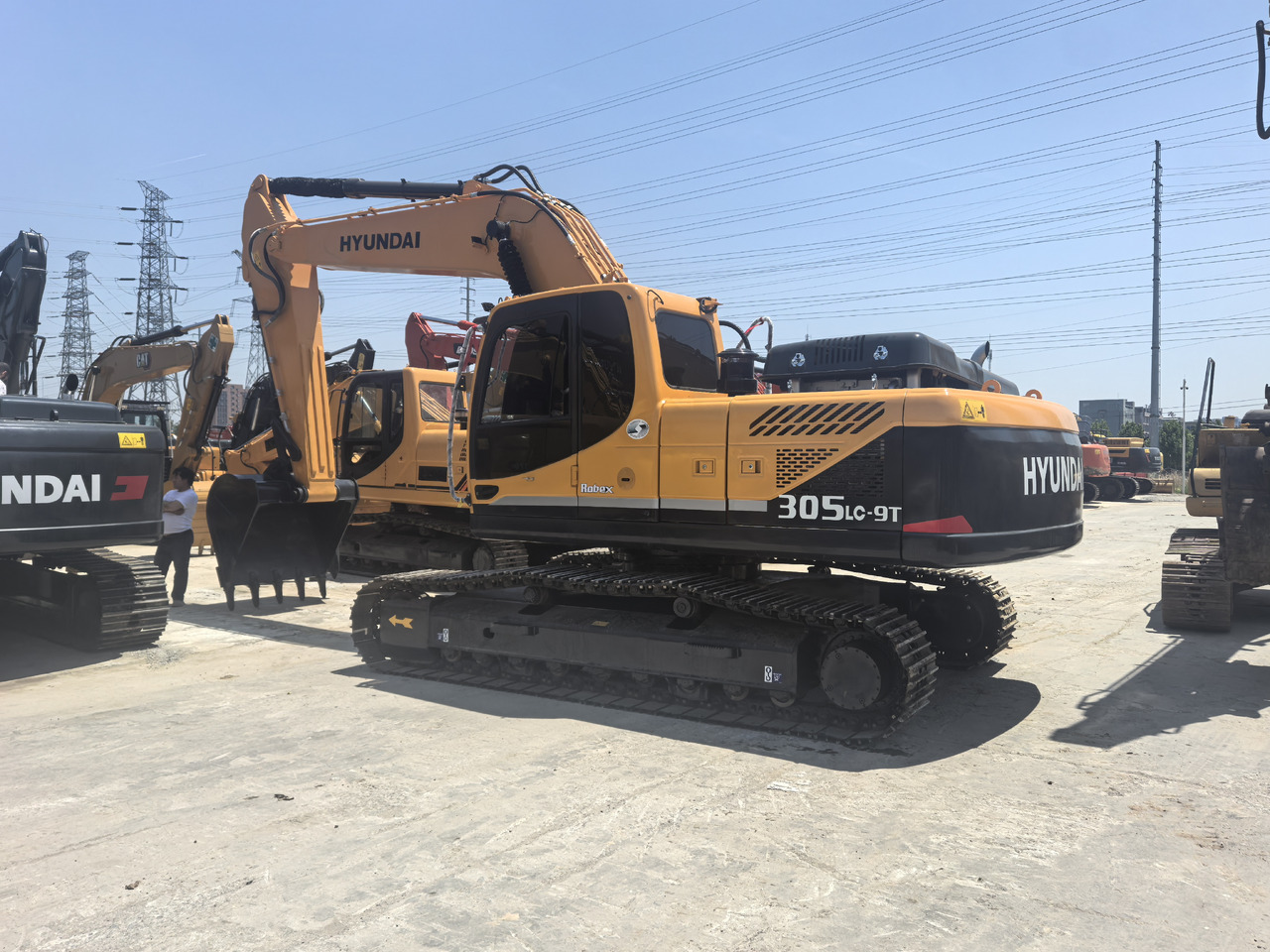 Hyundai R305LC-9T - 크롤러 굴삭기 : 사진 1 Hyundai R305LC-9T - 크롤러 굴삭기 : 사진 1