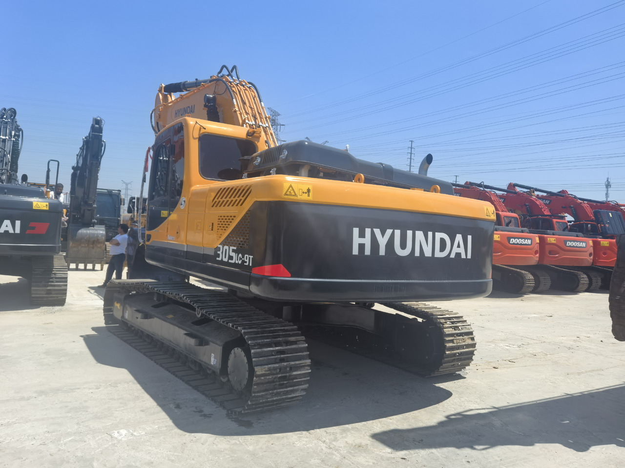 Hyundai R305LC-9T - 크롤러 굴삭기 : 사진 2 Hyundai R305LC-9T - 크롤러 굴삭기 : 사진 2