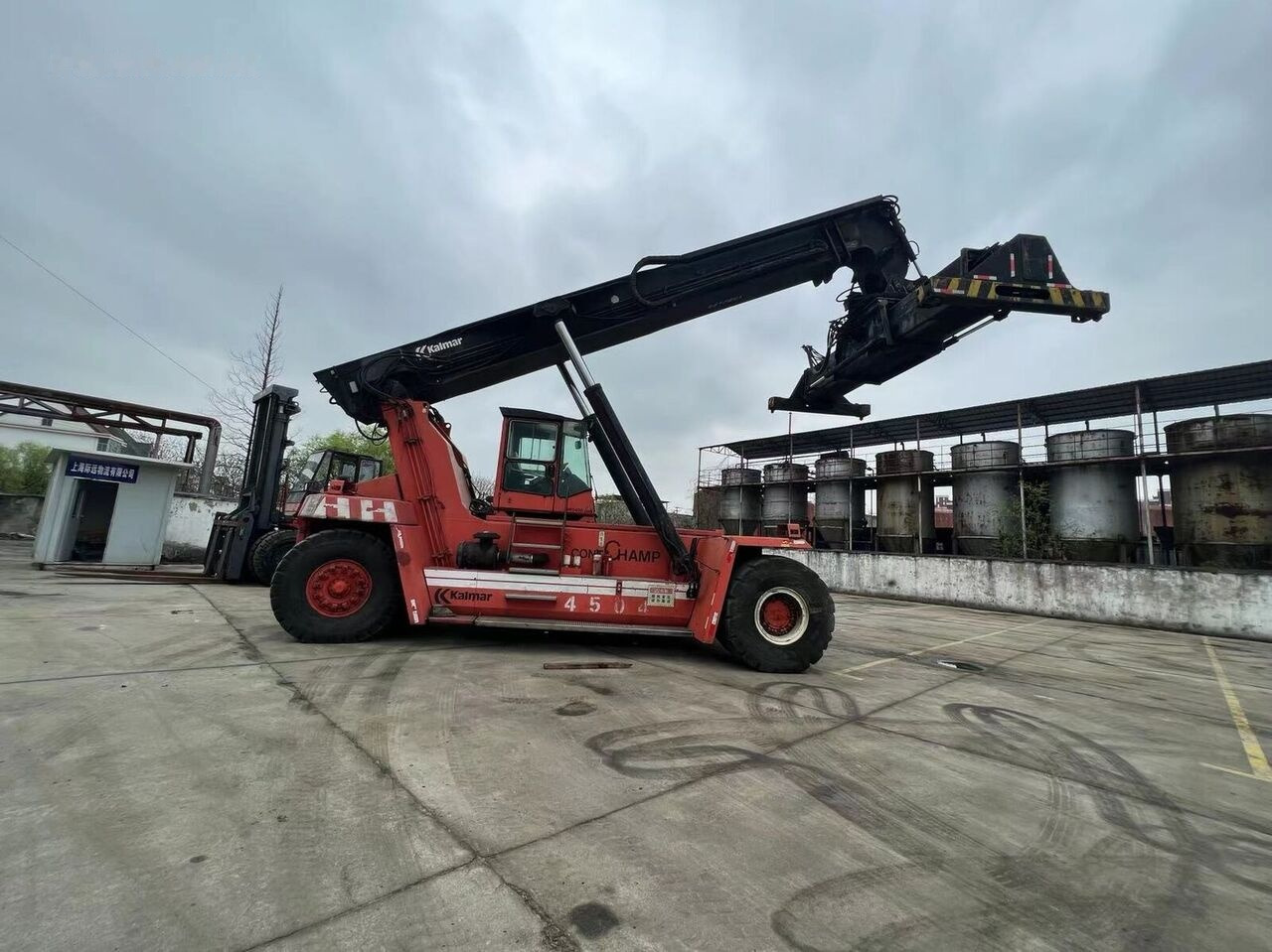 Kalmar DRF450-60S5 - 리치 스태커 : 사진 2 Kalmar DRF450-60S5 - 리치 스태커 : 사진 2