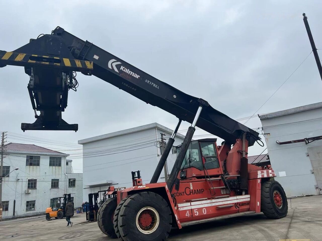 Kalmar DRF450-60S5 - 리치 스태커 : 사진 3 Kalmar DRF450-60S5 - 리치 스태커 : 사진 3