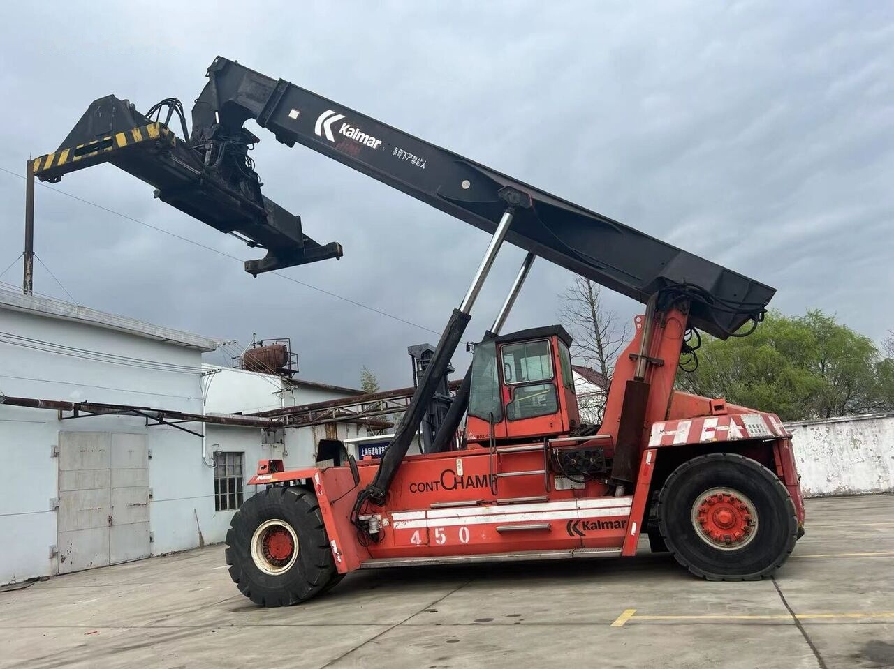 Kalmar DRF450-60S5 - 리치 스태커 : 사진 4 Kalmar DRF450-60S5 - 리치 스태커 : 사진 4