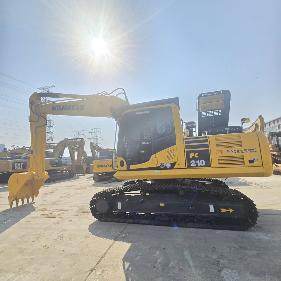Komatsu PC210-8 - 크롤러 굴삭기 : 사진 4 Komatsu PC210-8 - 크롤러 굴삭기 : 사진 4