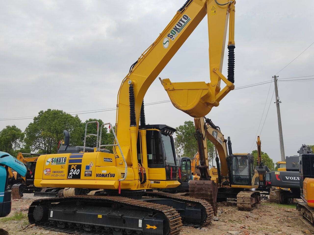 Komatsu PC240LC - 크롤러 굴삭기 : 사진 1 Komatsu PC240LC - 크롤러 굴삭기 : 사진 1
