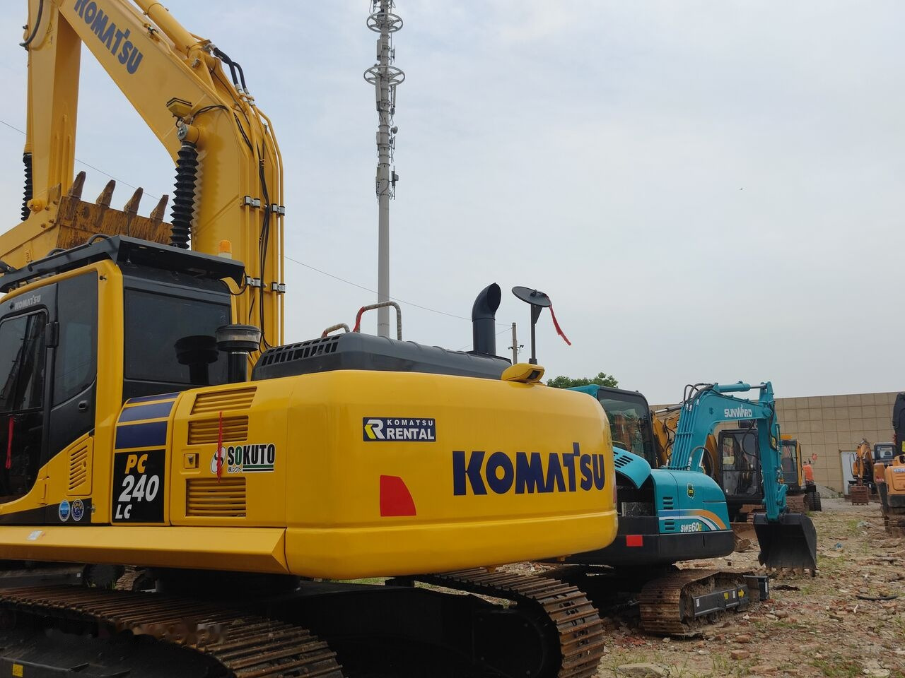 Komatsu PC240LC - 크롤러 굴삭기 : 사진 3 Komatsu PC240LC - 크롤러 굴삭기 : 사진 3