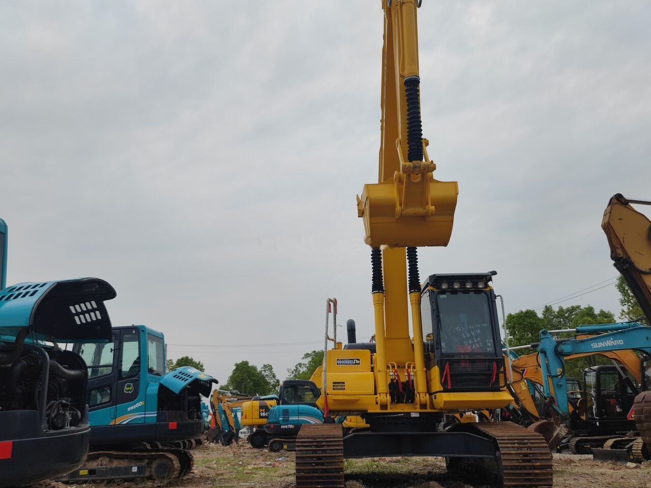 Komatsu PC240LC - 크롤러 굴삭기 : 사진 2 Komatsu PC240LC - 크롤러 굴삭기 : 사진 2