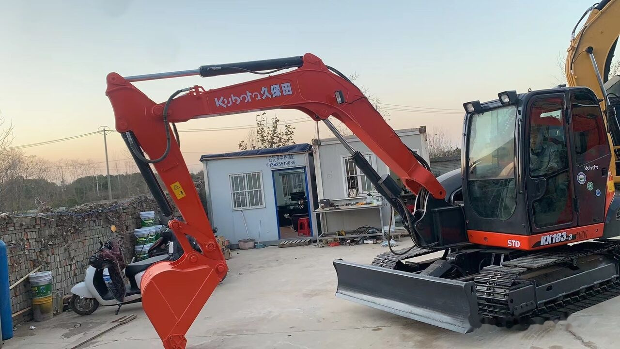 Kubota KX183 - 크롤러 굴삭기 : 사진 3 Kubota KX183 - 크롤러 굴삭기 : 사진 3