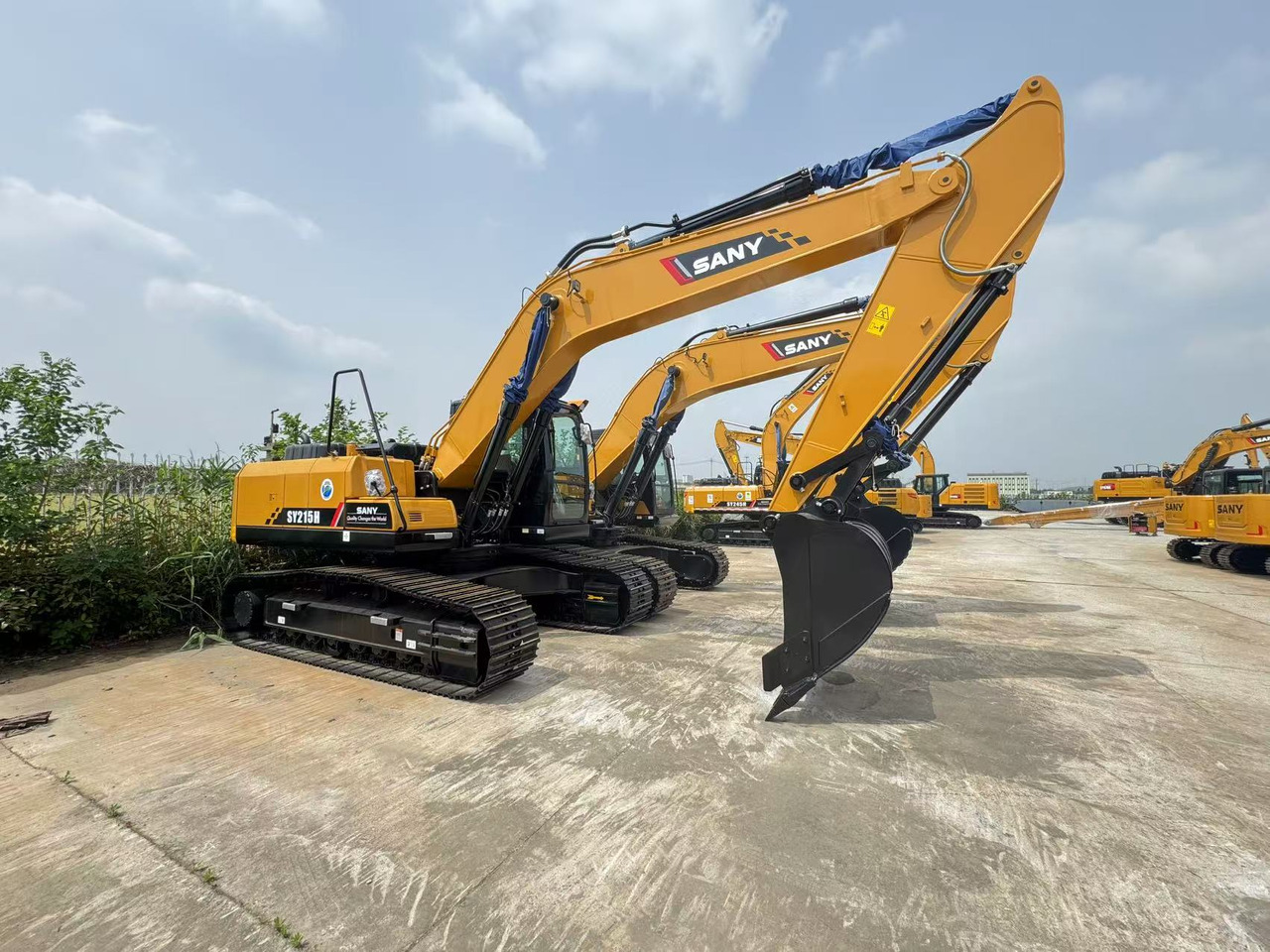 SANY SY215H - 크롤러 굴삭기 : 사진 2 SANY SY215H - 크롤러 굴삭기 : 사진 2