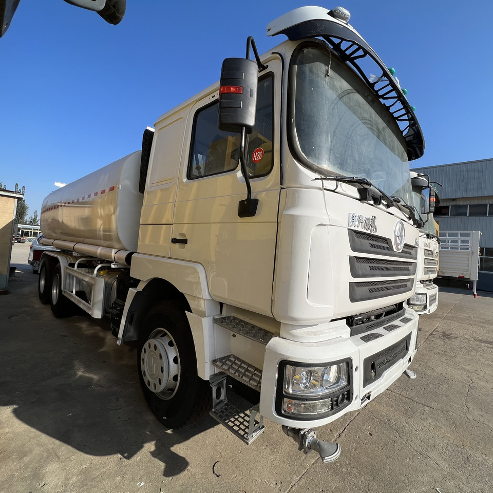 SHACMAN F3000 Water Truck - 트럭 : 사진 3 SHACMAN F3000 Water Truck - 트럭 : 사진 3