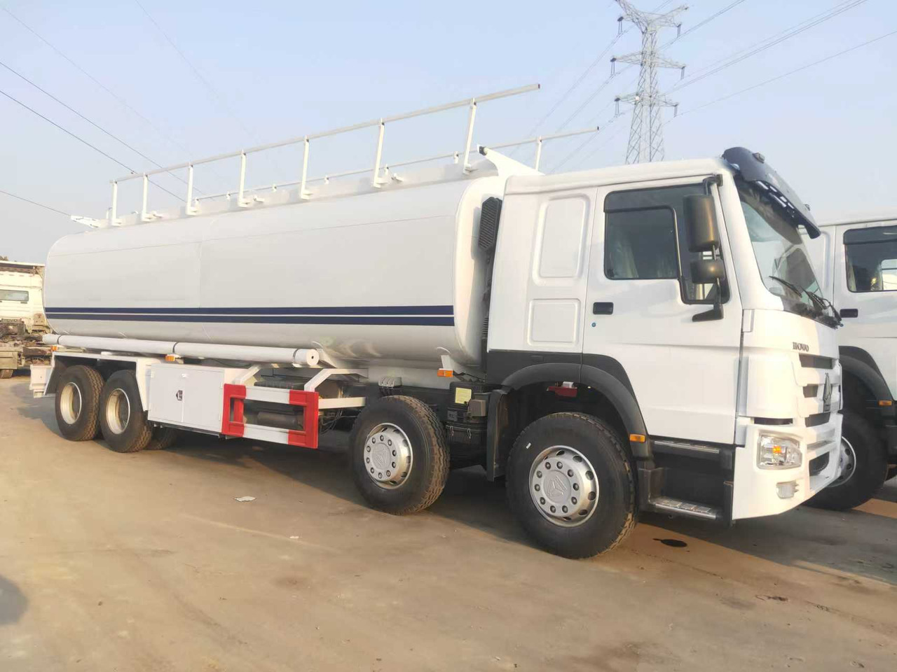 SINOTRUK HOWO Fuel Tank - 유조트럭 : 사진 2 SINOTRUK HOWO Fuel Tank - 유조트럭 : 사진 2