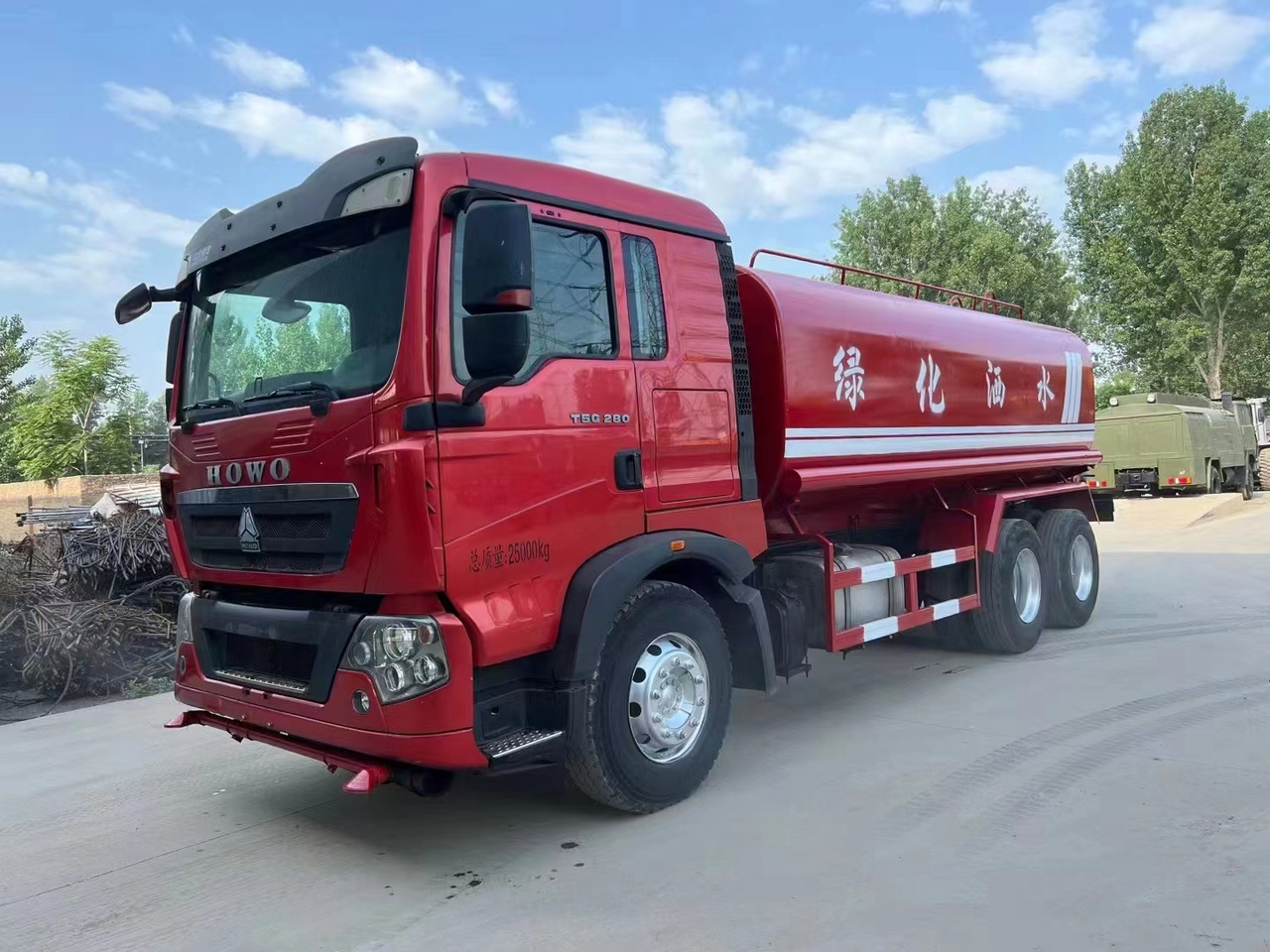 SINOTRUK HOWO sprinkler - 유조트럭 : 사진 3 SINOTRUK HOWO sprinkler - 유조트럭 : 사진 3