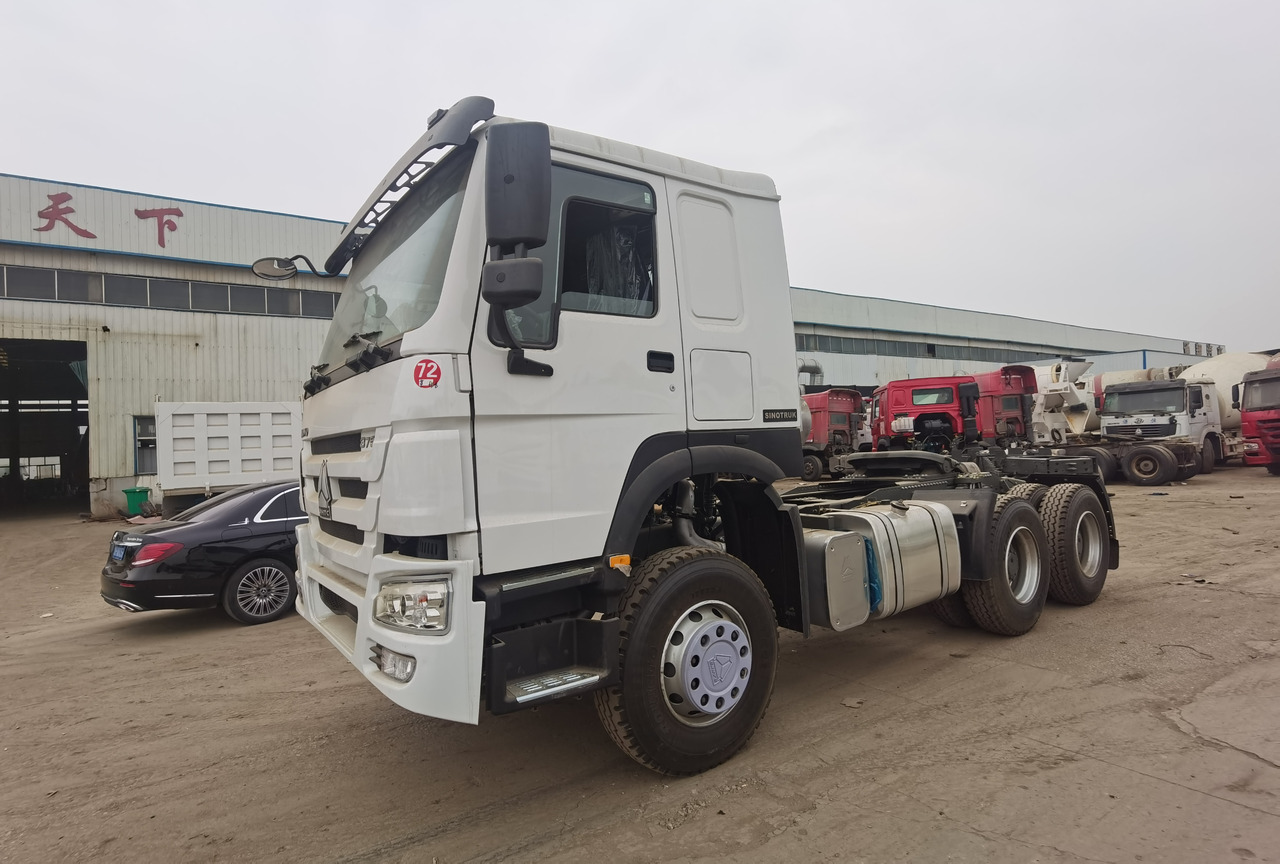 SINOTRUK HOWO trailer head - 트랙터 유닛 : 사진 4 SINOTRUK HOWO trailer head - 트랙터 유닛 : 사진 4